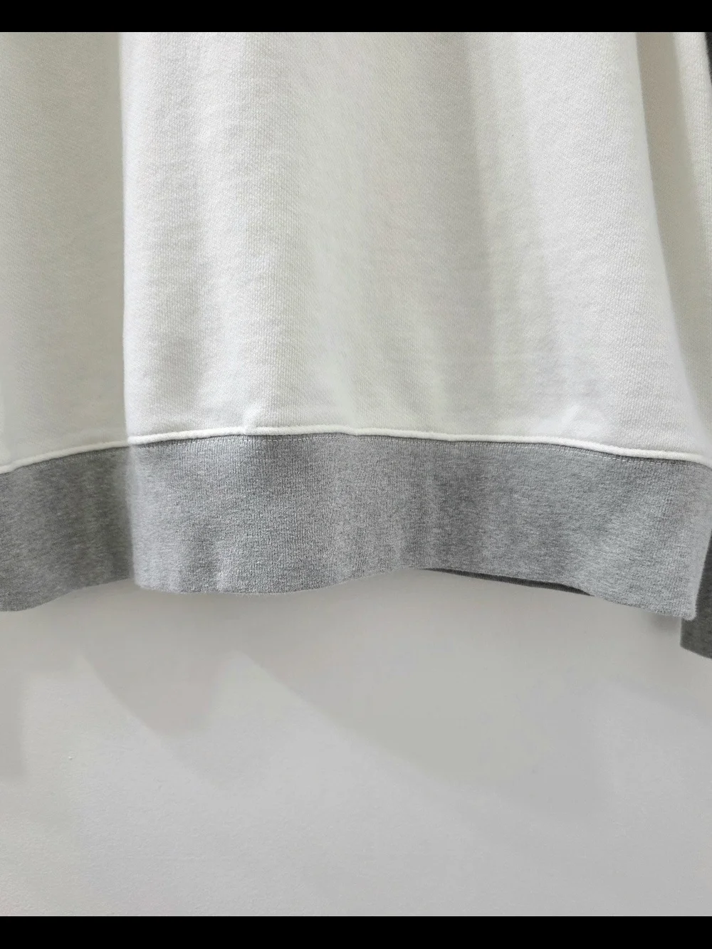 J Crew Mens Raglan Sweatshirt Colorblock Crewneck SIze XL Grey Cream Minimalist